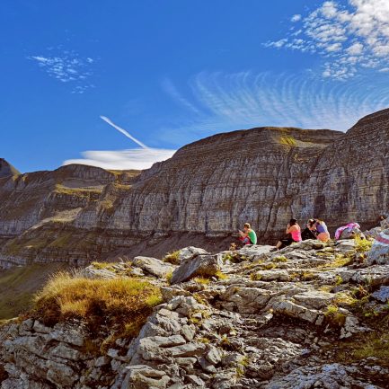 tour-group-hiking-guides-11