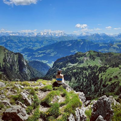 overlooking-the-jungfrau-mountain-range