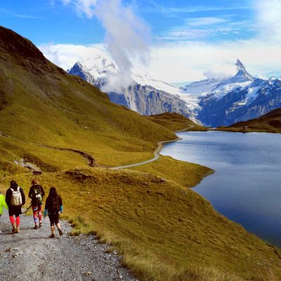 private-guided-hiking-swiss-alps-lake-trail